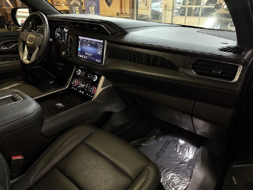 GMC Yukon Denali 4WD 2021