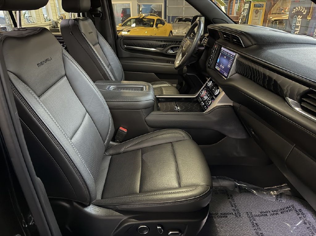 GMC Yukon Denali 4WD 2021