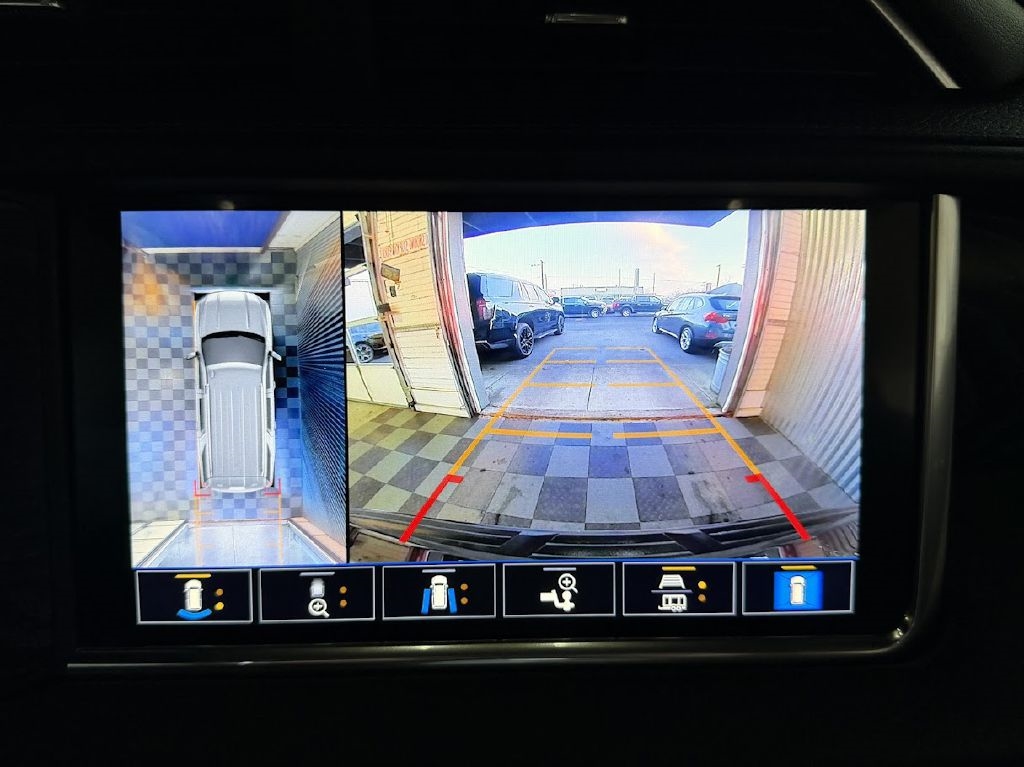 GMC Yukon Denali 4WD 2021