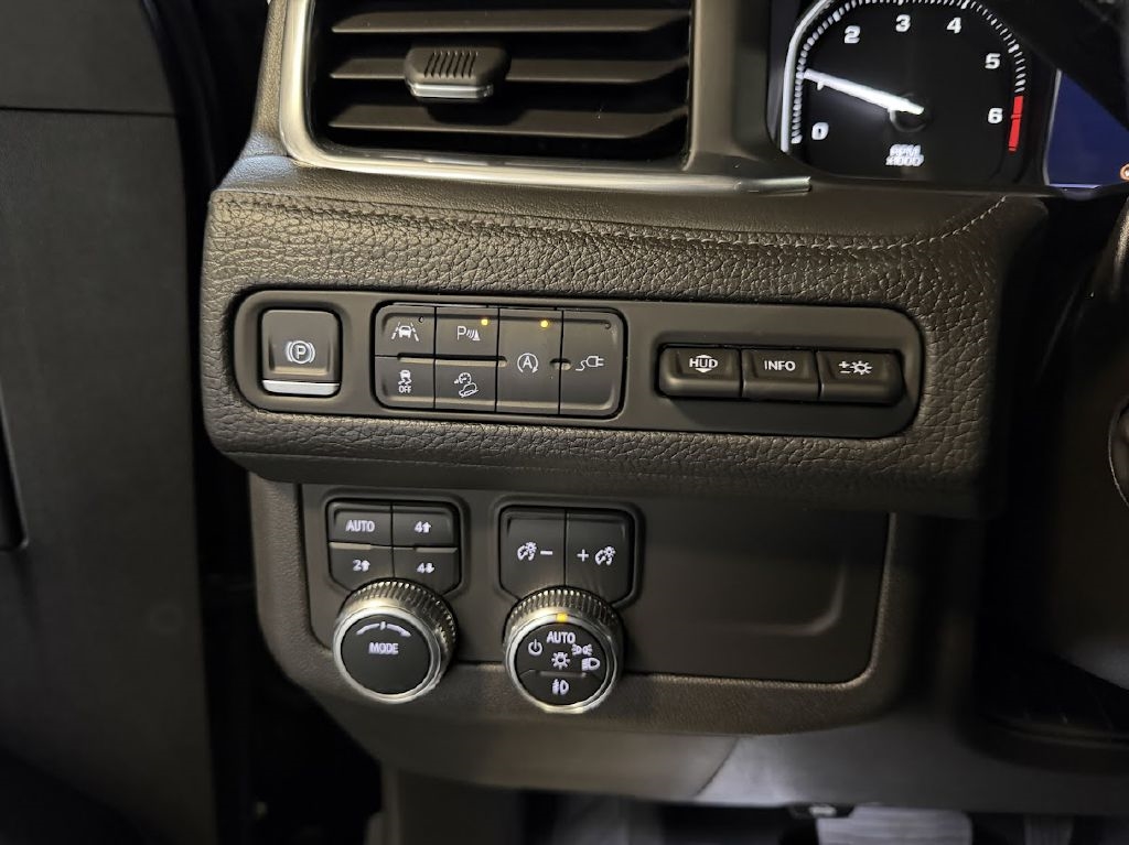 GMC Yukon Denali 4WD 2021