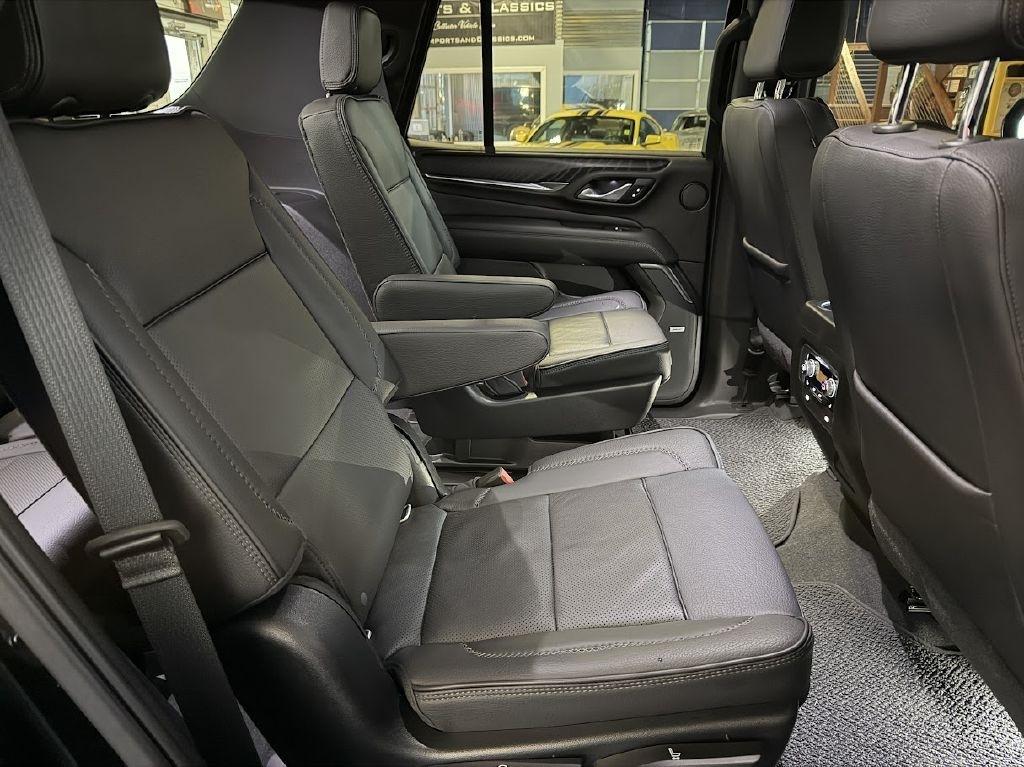 GMC Yukon Denali 4WD 2021