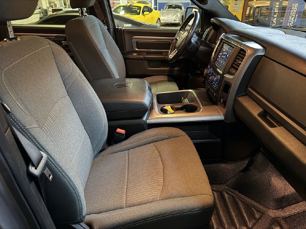 RAM 1500 Classic Tradesman Crew Cab SWB 4WD 2021