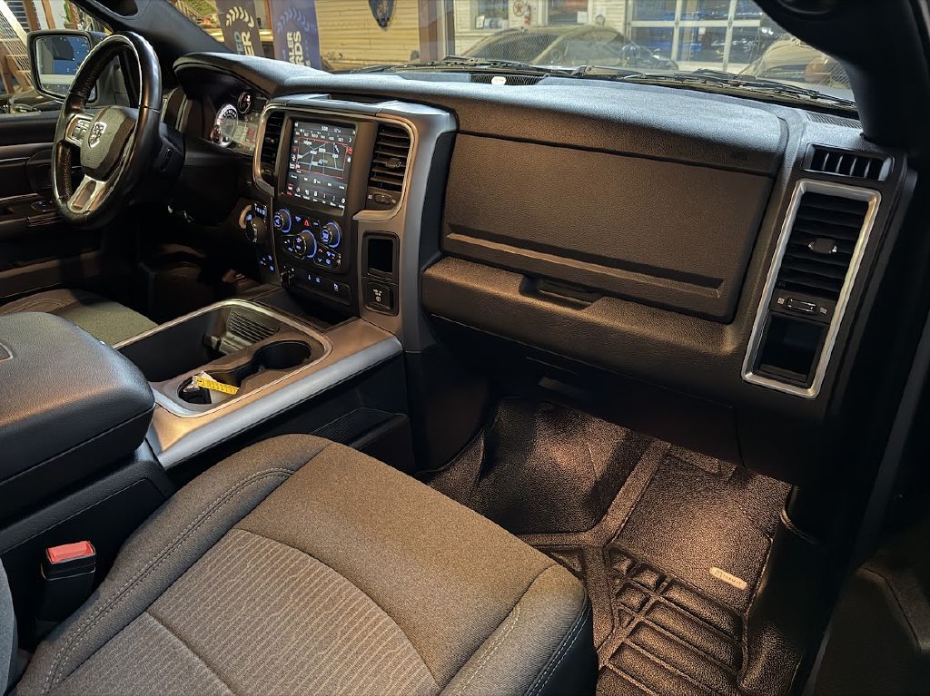 RAM 1500 Classic Tradesman Crew Cab SWB 4WD 2021