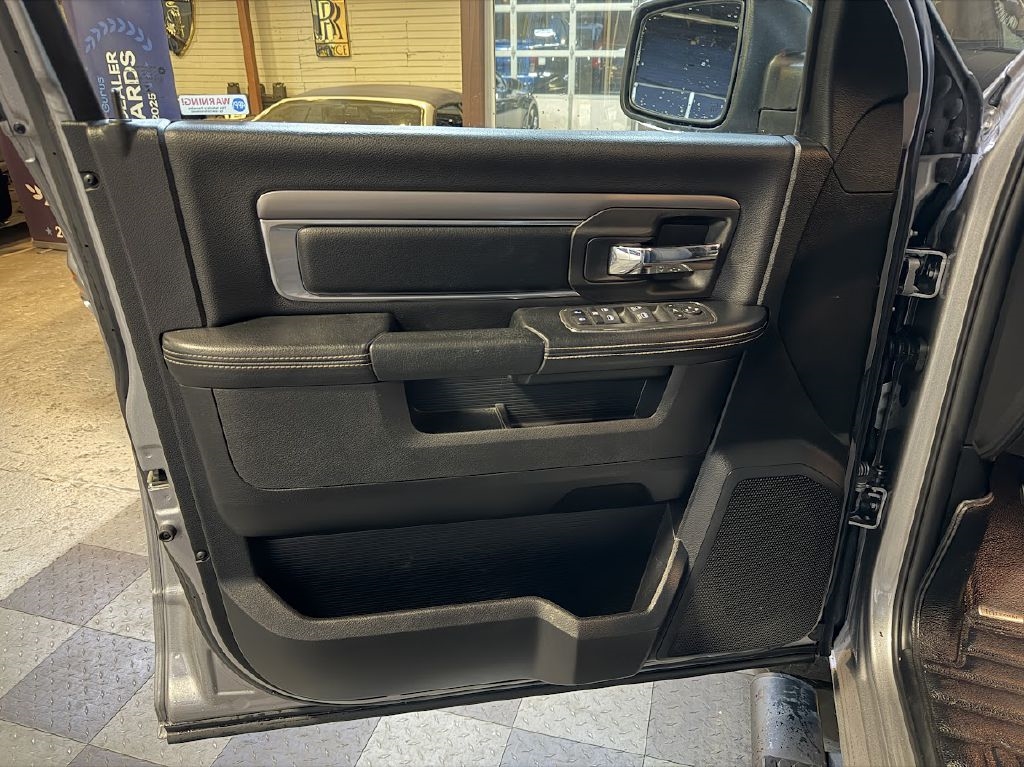 RAM 1500 Classic Tradesman Crew Cab SWB 4WD 2021