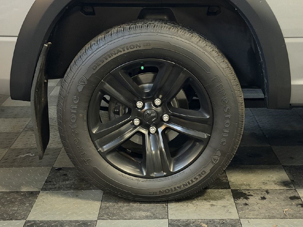 RAM 1500 Classic Tradesman Crew Cab SWB 4WD 2021