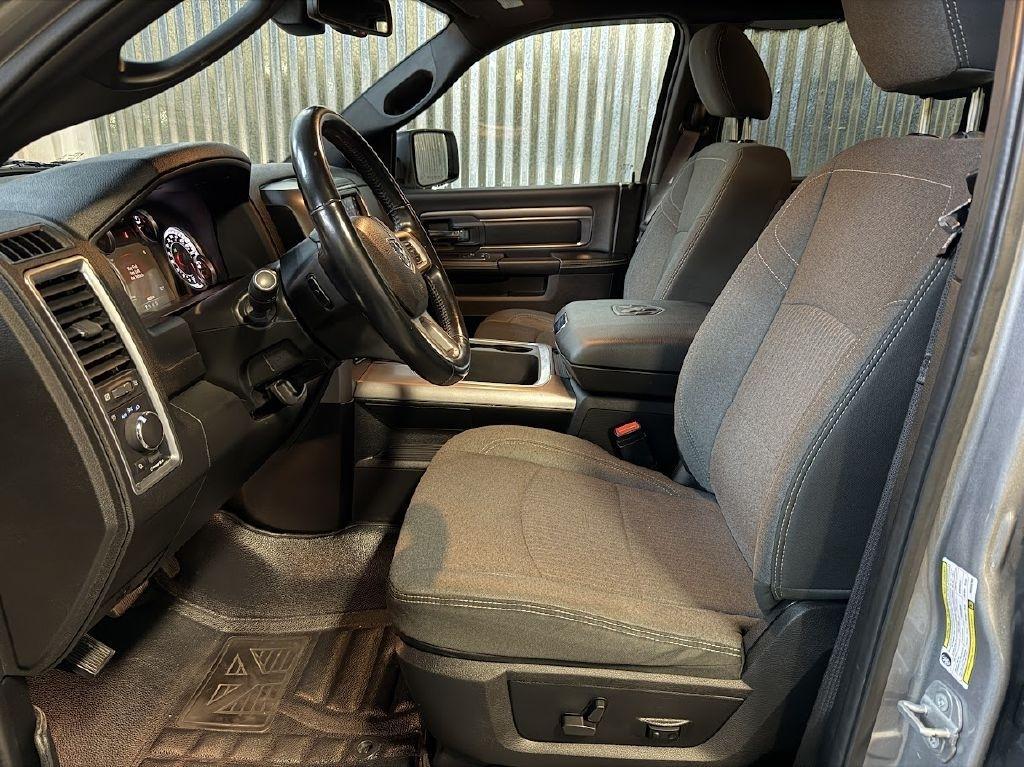 RAM 1500 Classic Tradesman Crew Cab SWB 4WD 2021