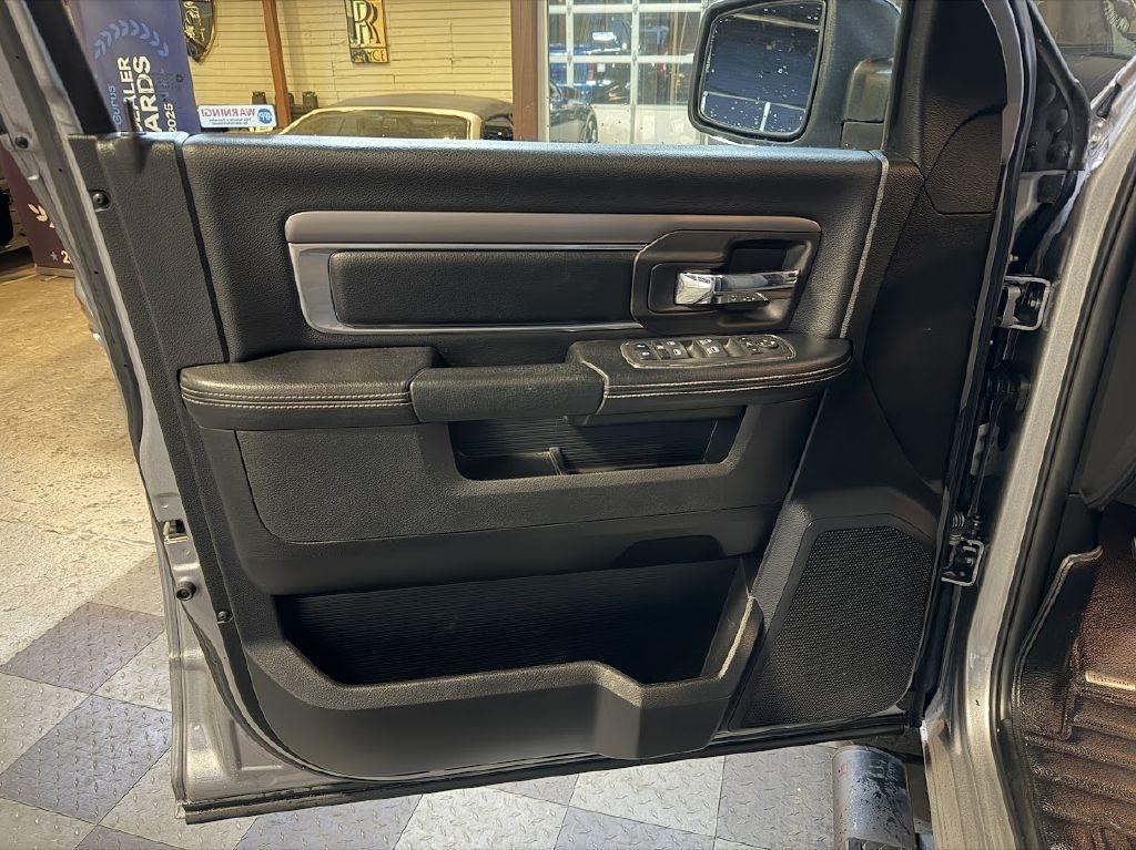 RAM 1500 Classic Tradesman Crew Cab SWB 4WD 2021