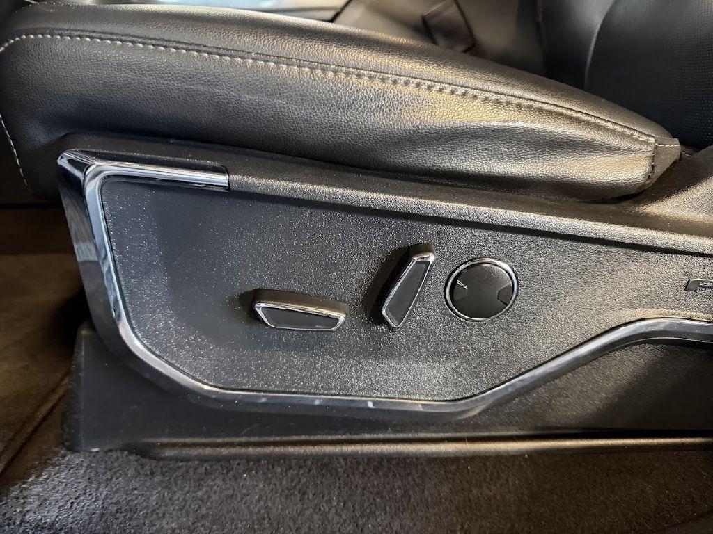 Ford F-150 Lariat 4WD SuperCrew 5.5' Box 2023