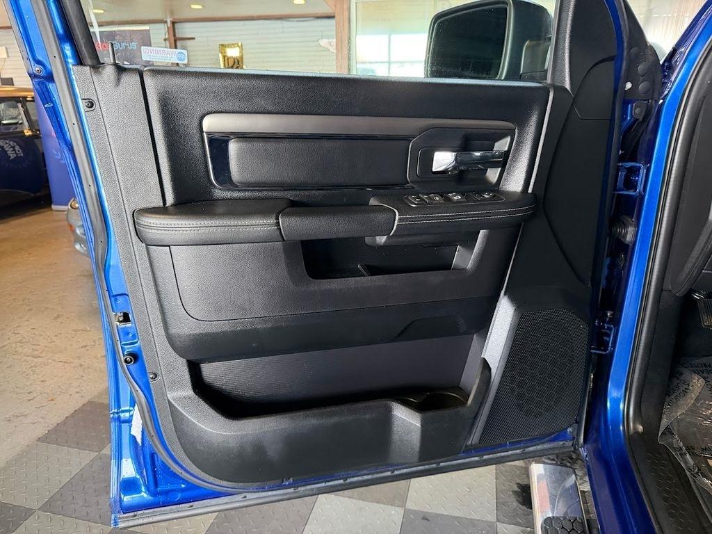 RAM 1500 Sport Crew Cab SWB 4WD 2016