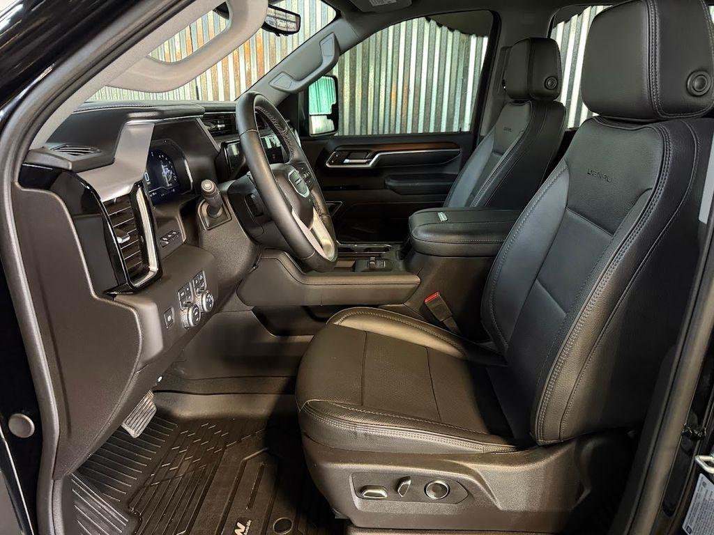 GMC Sierra 3500HD Denali Crew Cab 4WD 2025