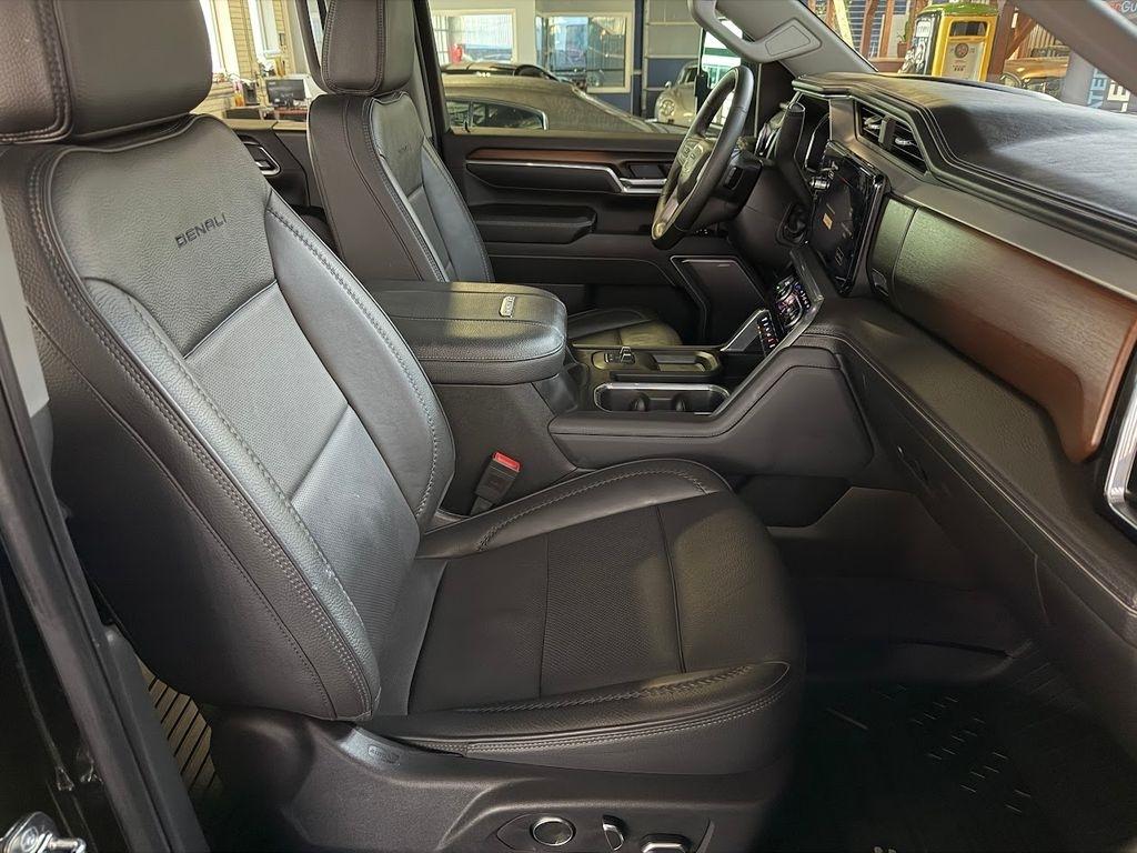 GMC Sierra 3500HD Denali Crew Cab 4WD 2025