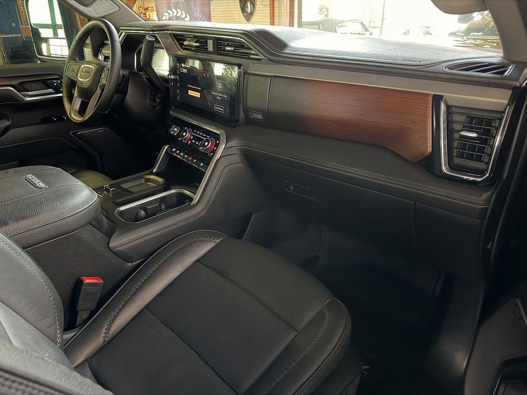 GMC Sierra 3500HD Denali Crew Cab 4WD 2025