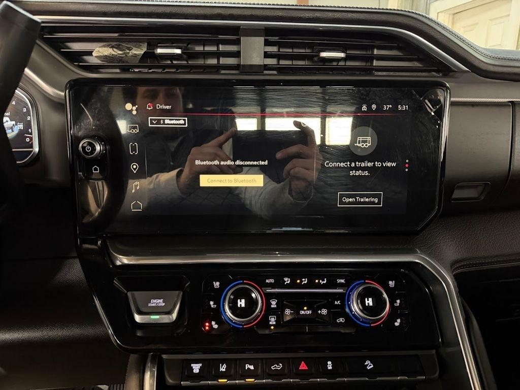 GMC Sierra 3500HD Denali Crew Cab 4WD 2025