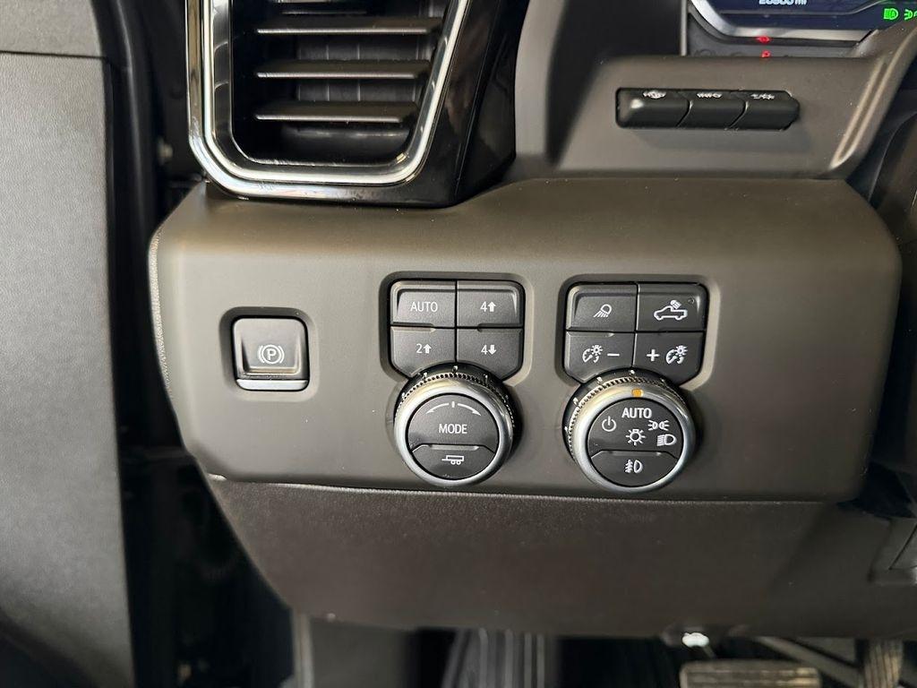 GMC Sierra 3500HD Denali Crew Cab 4WD 2025