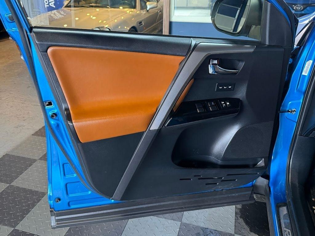 Toyota RAV4 Limited AWD 2018