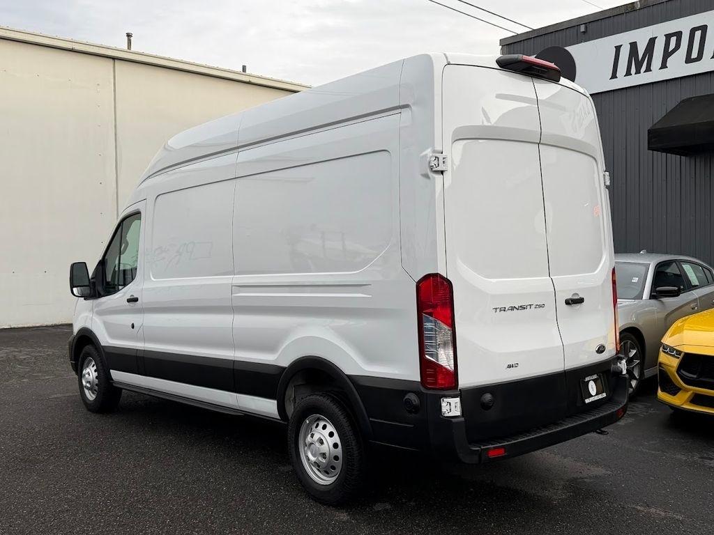 Ford Transit 250 Van High Roof w/Sliding Pass. 148-in. WB 2025