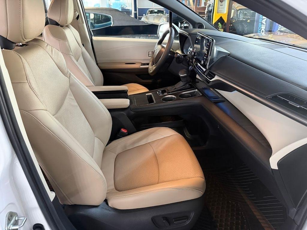 Toyota Sienna Limited 7-Passenger AWD 2024