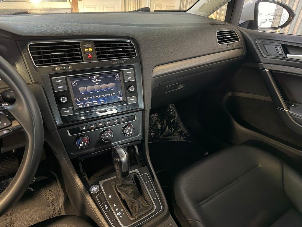 Volkswagen Golf TSI 8A 2021