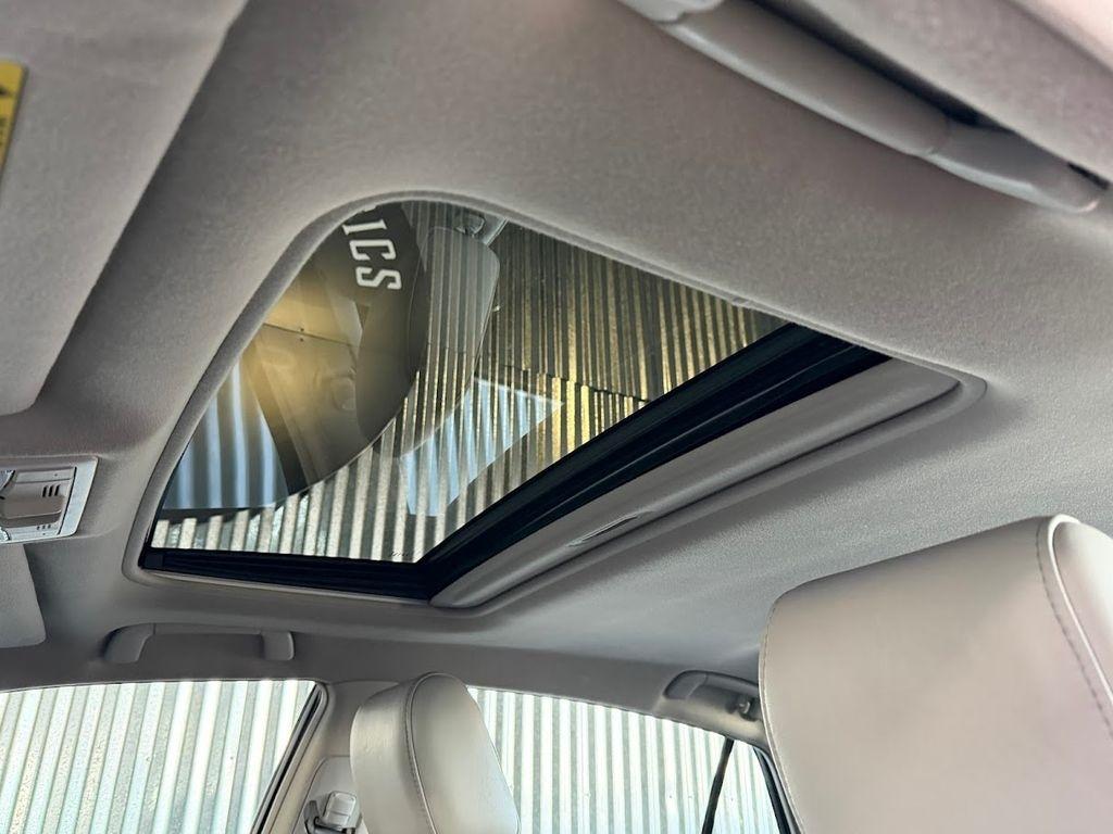 Toyota Avalon Limited 2010