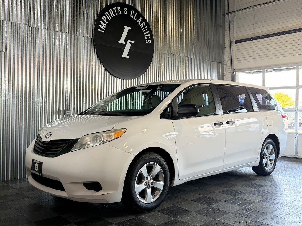 Toyota Sienna FWD 7-Passenger V6 2012