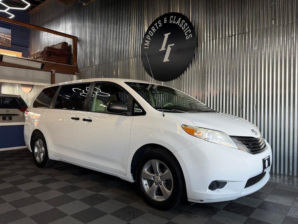 Toyota Sienna FWD 7-Passenger V6 2012