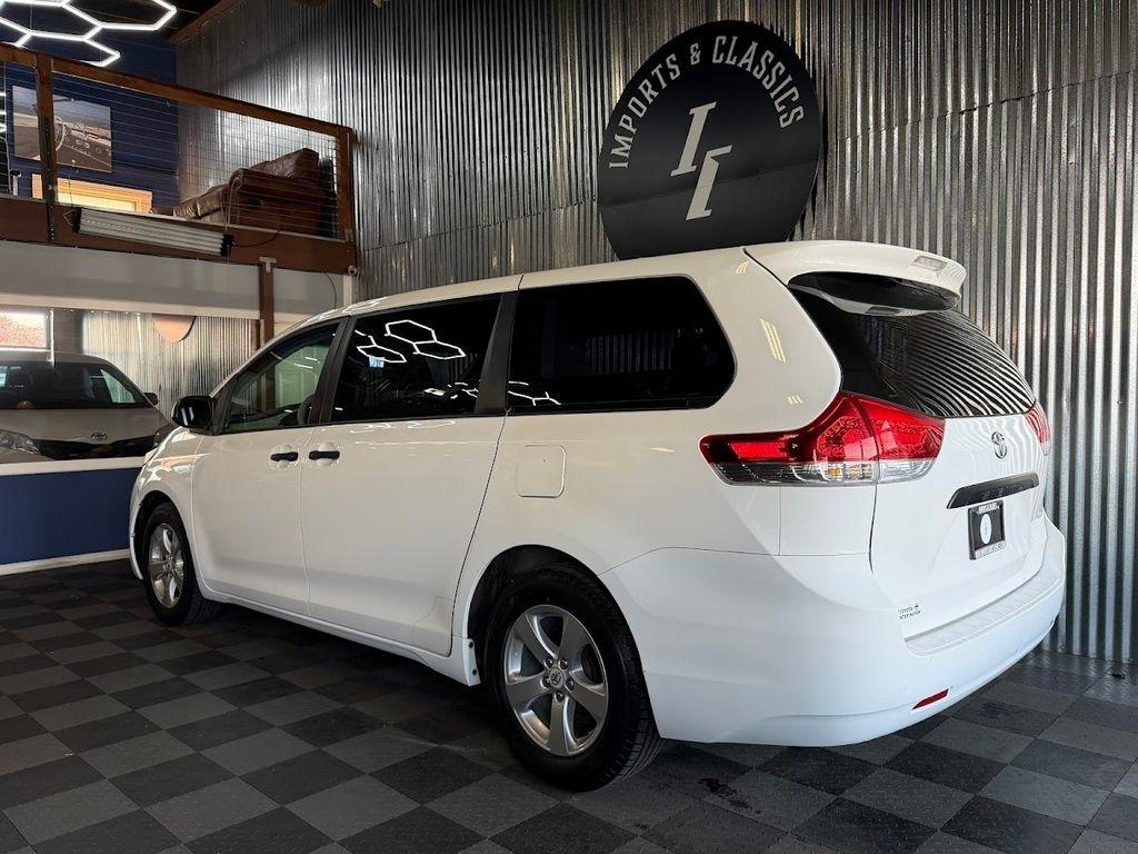 Toyota Sienna FWD 7-Passenger V6 2012