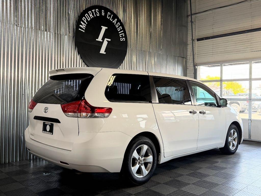 Toyota Sienna FWD 7-Passenger V6 2012