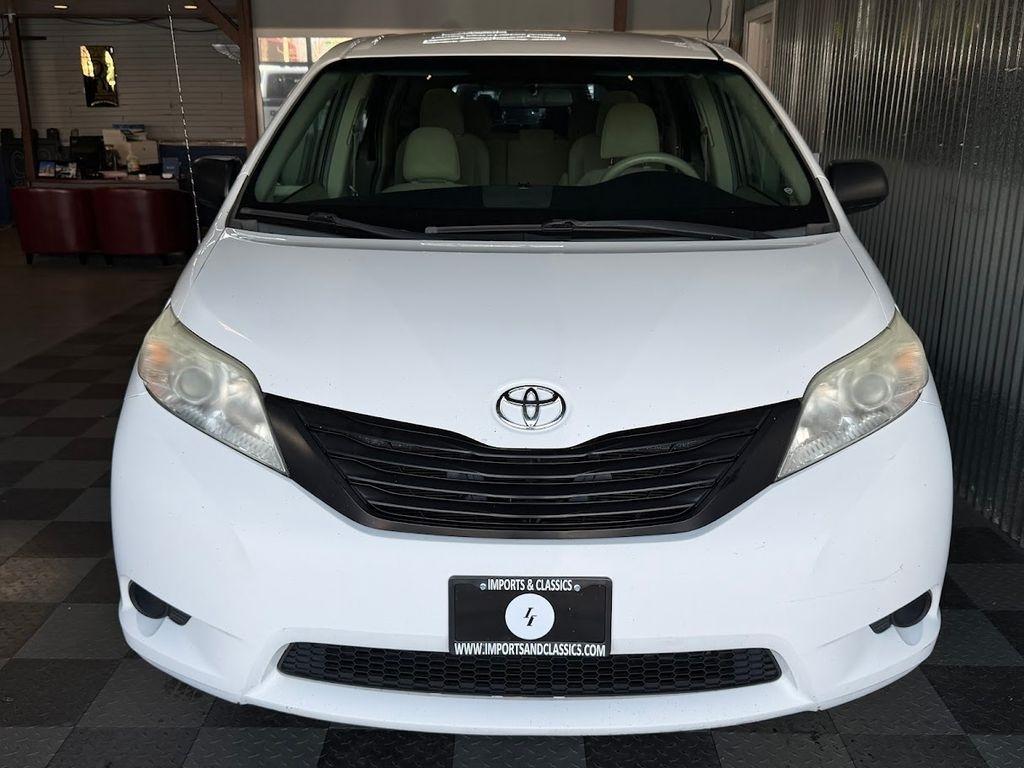 Toyota Sienna FWD 7-Passenger V6 2012