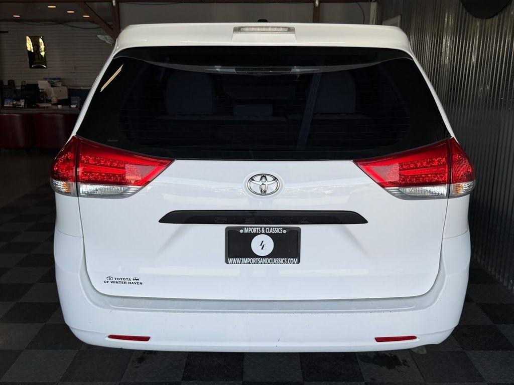 Toyota Sienna FWD 7-Passenger V6 2012