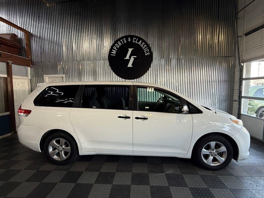 Toyota Sienna FWD 7-Passenger V6 2012