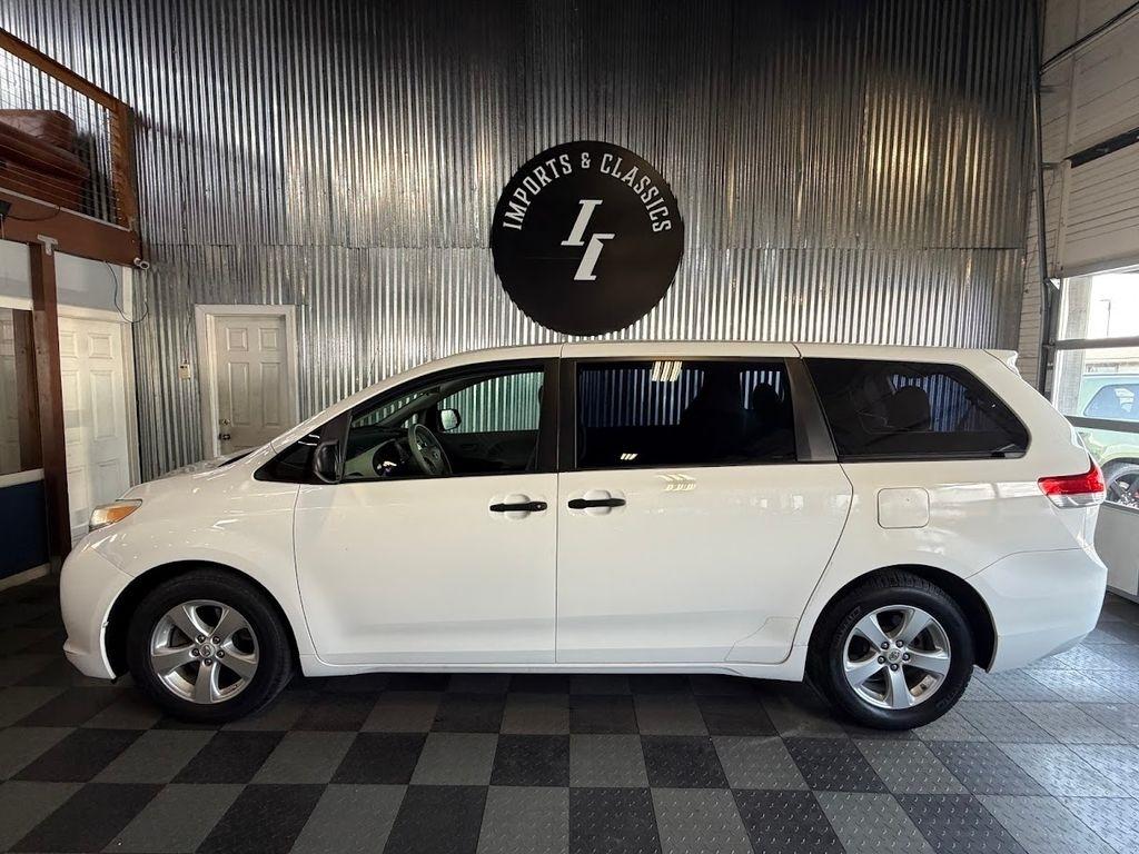 Toyota Sienna FWD 7-Passenger V6 2012
