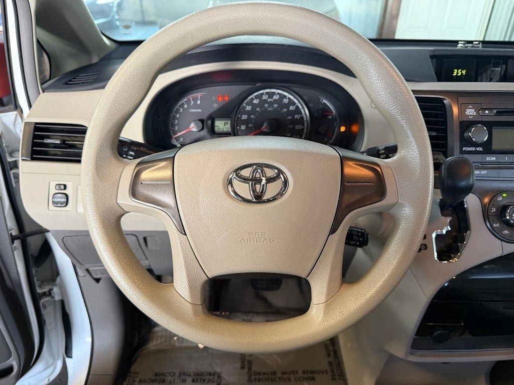 Toyota Sienna FWD 7-Passenger V6 2012