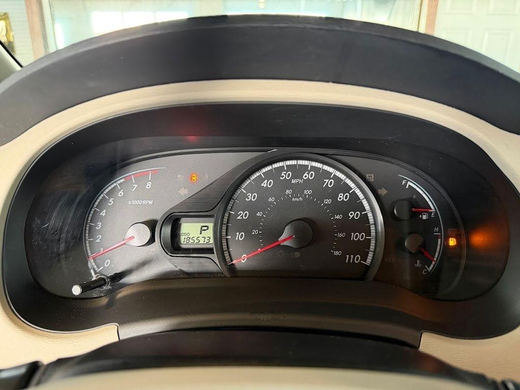 Toyota Sienna FWD 7-Passenger V6 2012