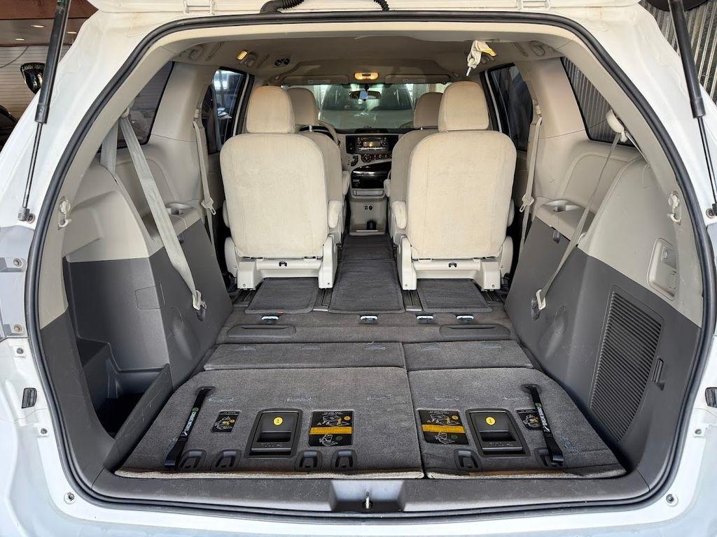 Toyota Sienna FWD 7-Passenger V6 2012