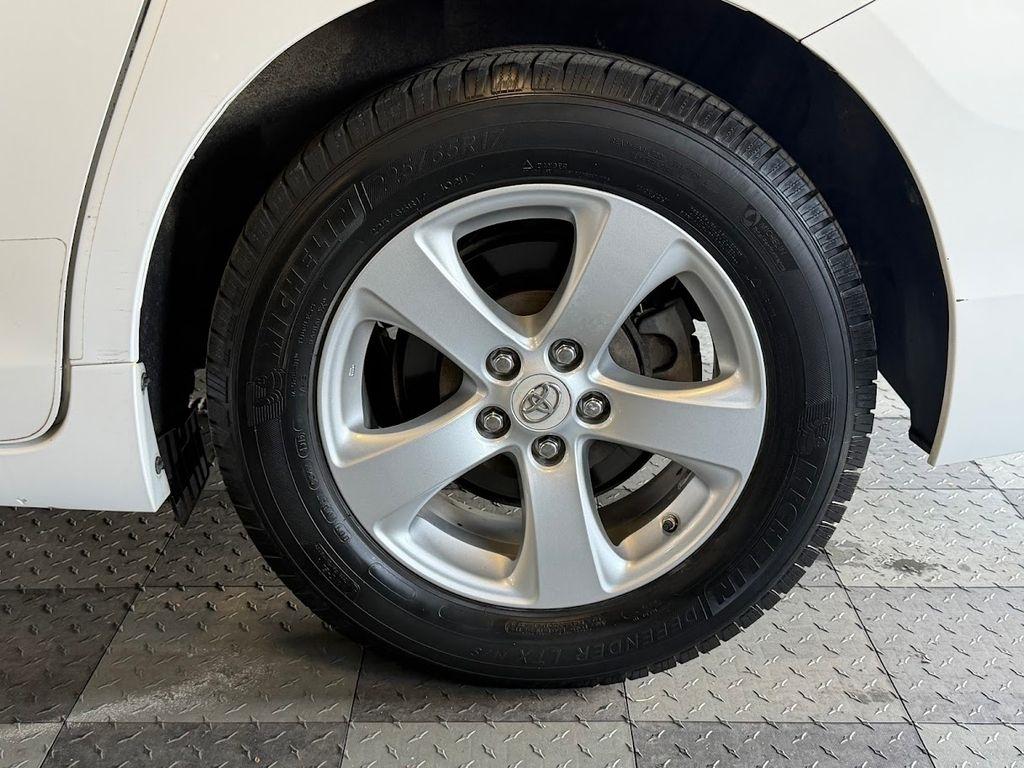 Toyota Sienna FWD 7-Passenger V6 2012