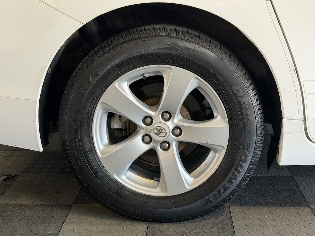 Toyota Sienna FWD 7-Passenger V6 2012