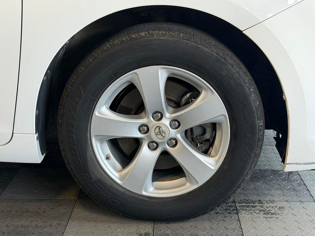 Toyota Sienna FWD 7-Passenger V6 2012