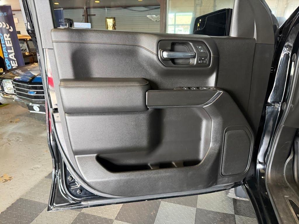 GMC Sierra 1500 AT4 Crew Cab Long Box 4WD 2021