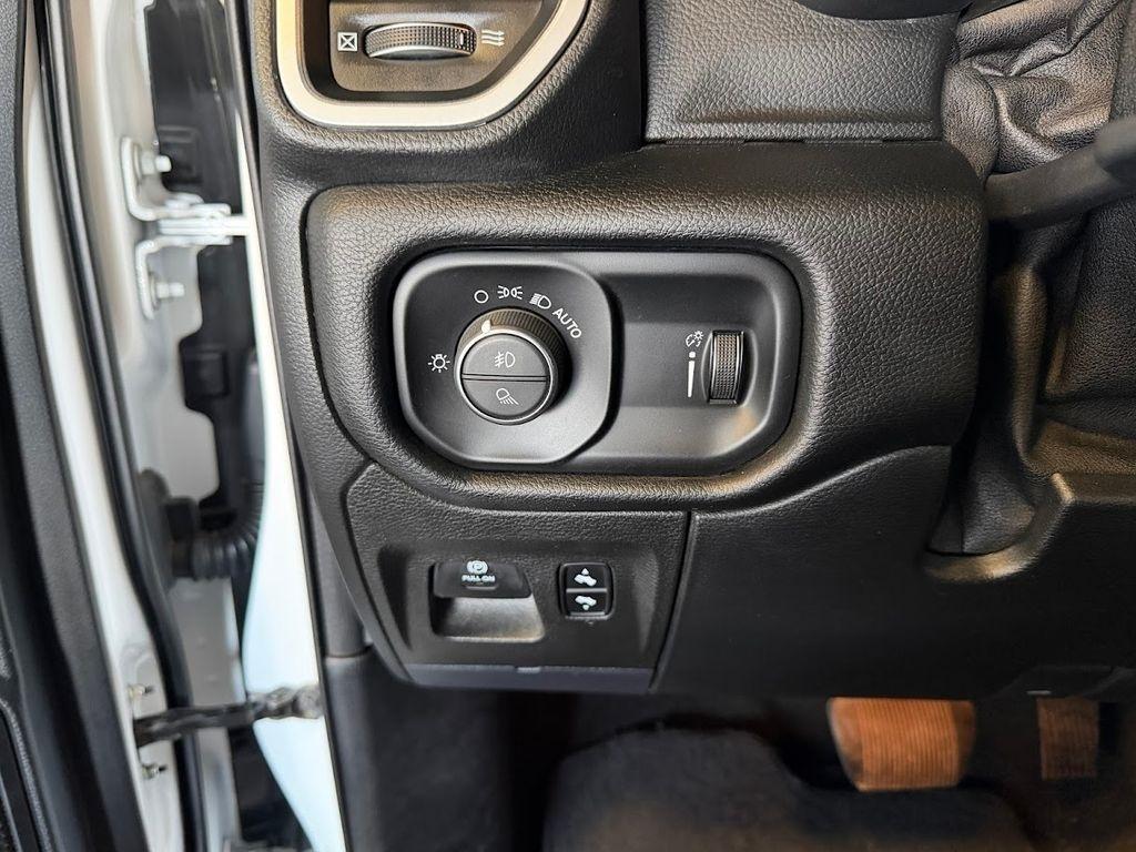 RAM 1500 Big Horn Crew Cab SWB 4WD 2020