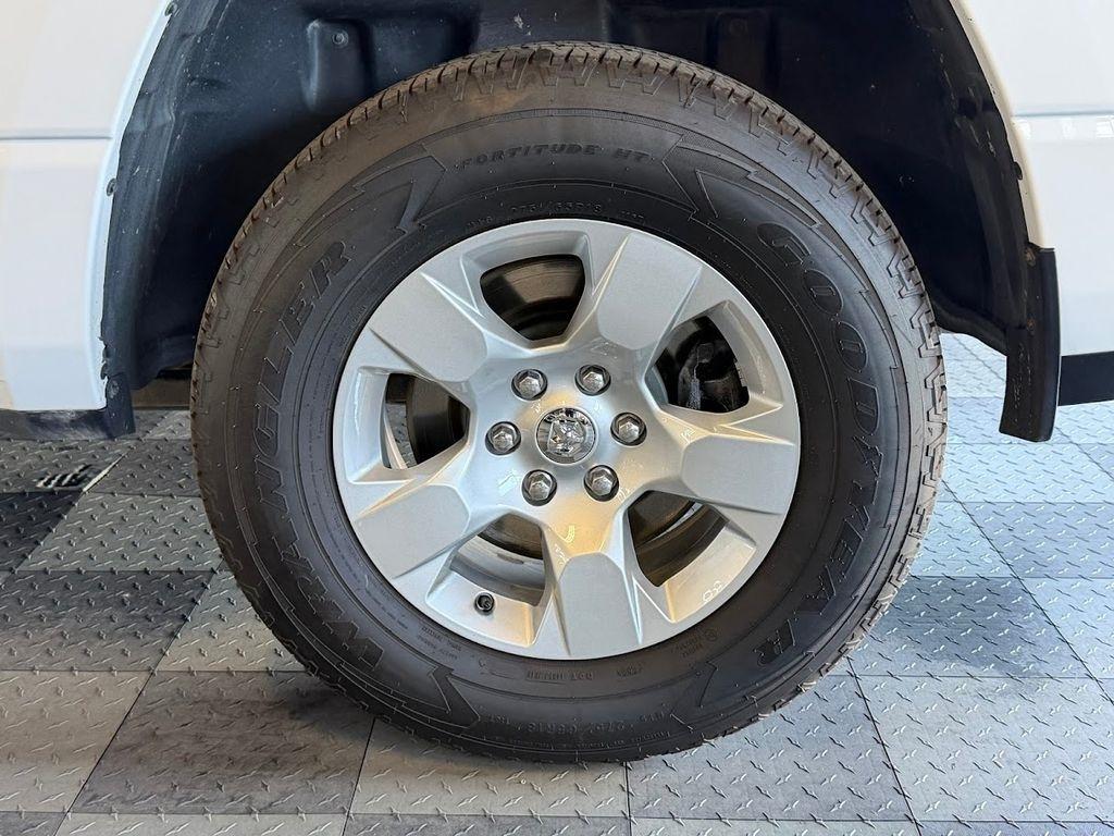 RAM 1500 Big Horn Crew Cab SWB 4WD 2020