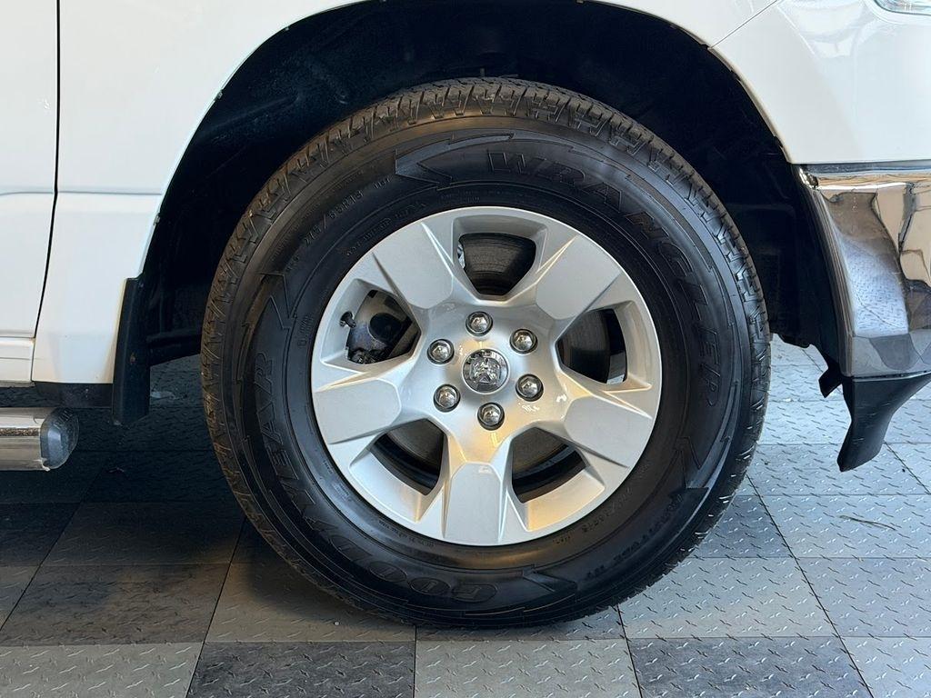 RAM 1500 Big Horn Crew Cab SWB 4WD 2020