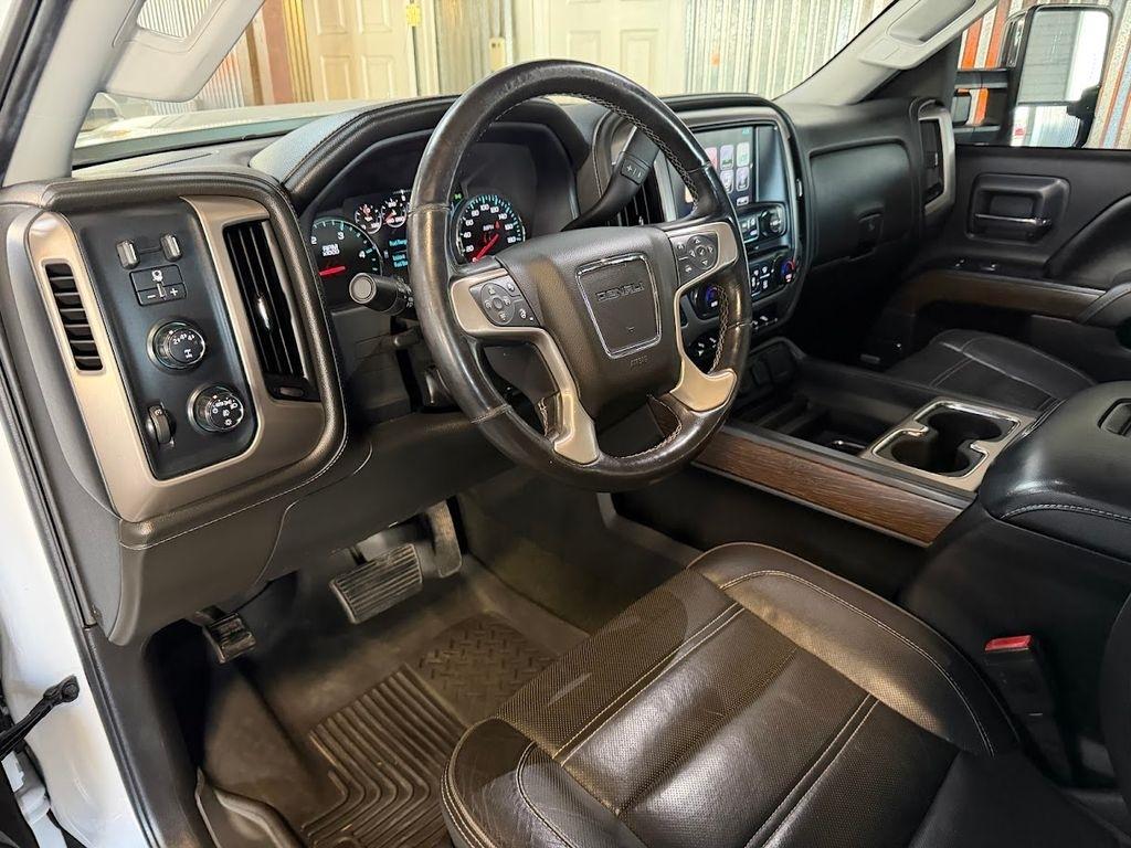 GMC Sierra 3500HD Denali Crew Cab 4WD 2017