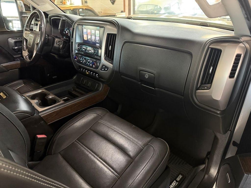 GMC Sierra 3500HD Denali Crew Cab 4WD 2017