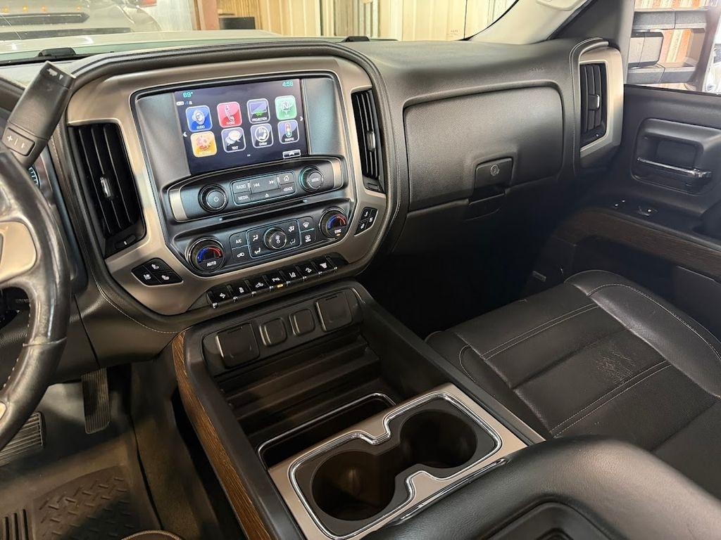 GMC Sierra 3500HD Denali Crew Cab 4WD 2017
