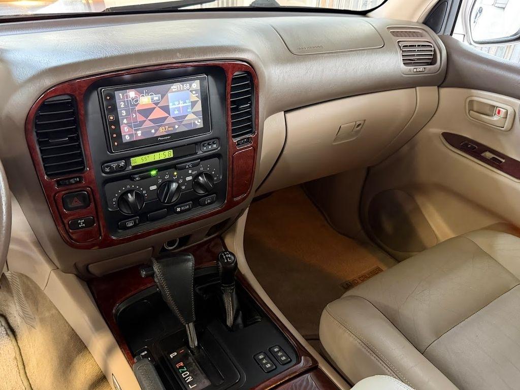 Toyota Land Cruiser 4WD 2000