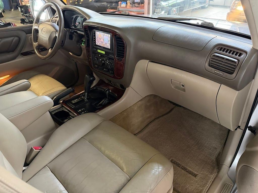 Toyota Land Cruiser 4WD 2000