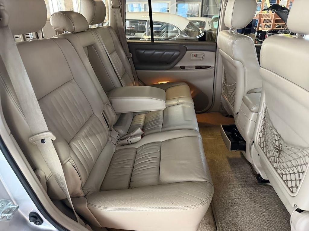 Toyota Land Cruiser 4WD 2000
