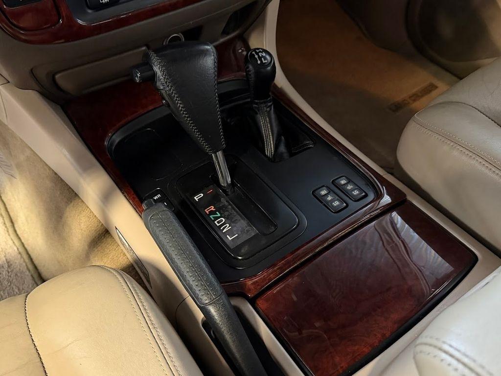 Toyota Land Cruiser 4WD 2000
