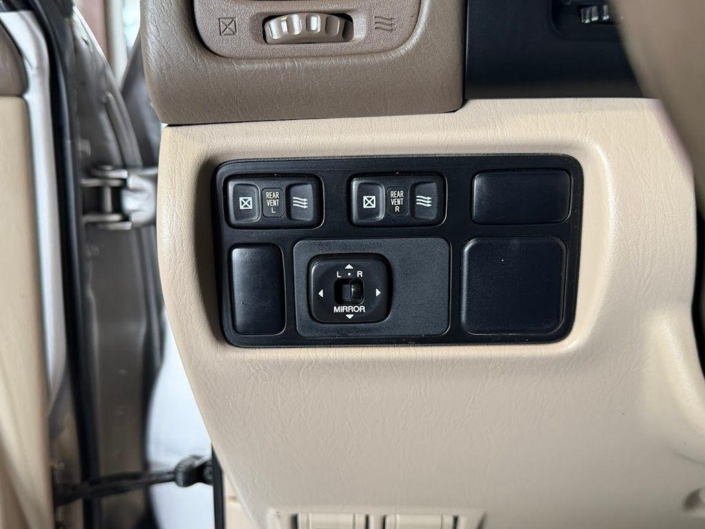 Toyota Land Cruiser 4WD 2000