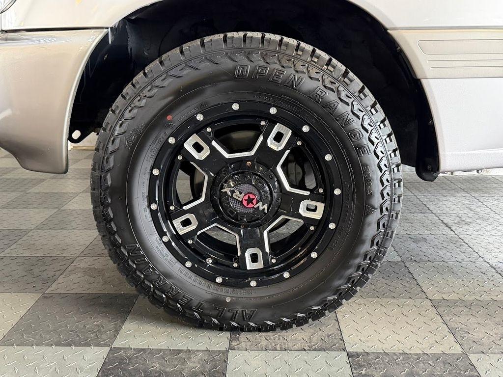 Toyota Land Cruiser 4WD 2000